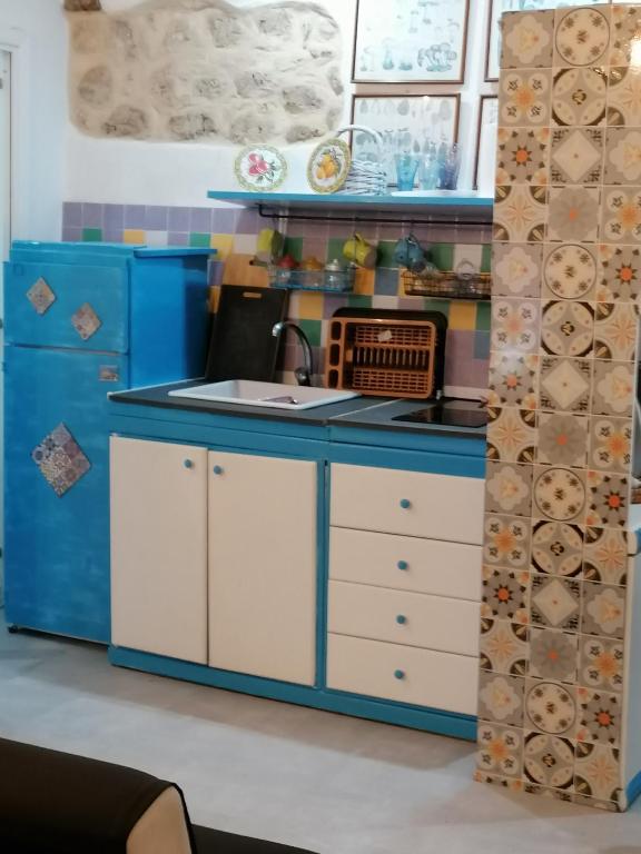 Kuchyň nebo kuchyňský kout v ubytování Il Cortiletto di Via Minniti