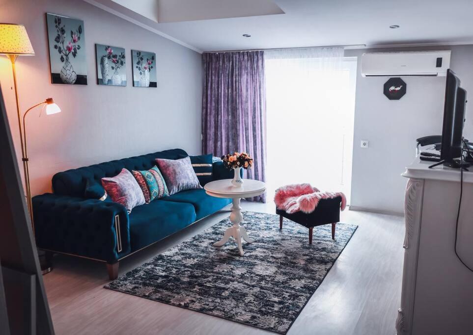 لابی و فضای عمومی Lika's apartment in Old Tbilisi - تصویر ۵