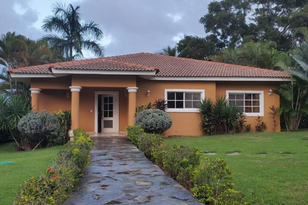 Κήπος έξω από το Charming 3 bedroom villa 66 with private pool