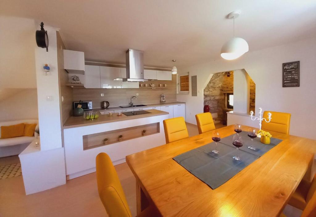 Kuchyň nebo kuchyňský kout v ubytování Holiday Home Crikvenica-Kraljevica