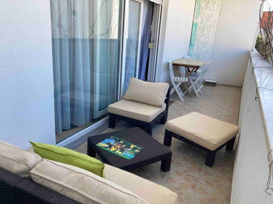 Posezení v ubytování Quite beautiful apartment in the Split Neda with 4bedrooms