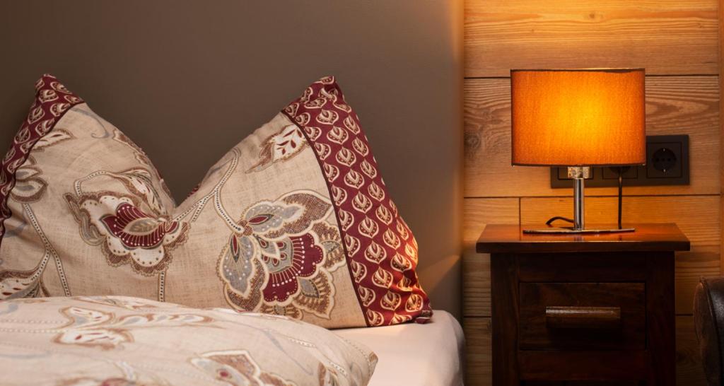 Postel nebo postele na pokoji v ubytování Gasthof - Hotel zur Post
