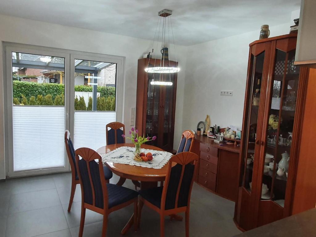 Fotografie z fotogalerie ubytování großzügige Unterkunft mit Terrasse v destinaci Oberbrechen