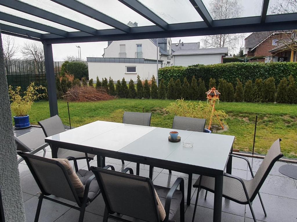Zahrada ubytování großzügige Unterkunft mit Terrasse