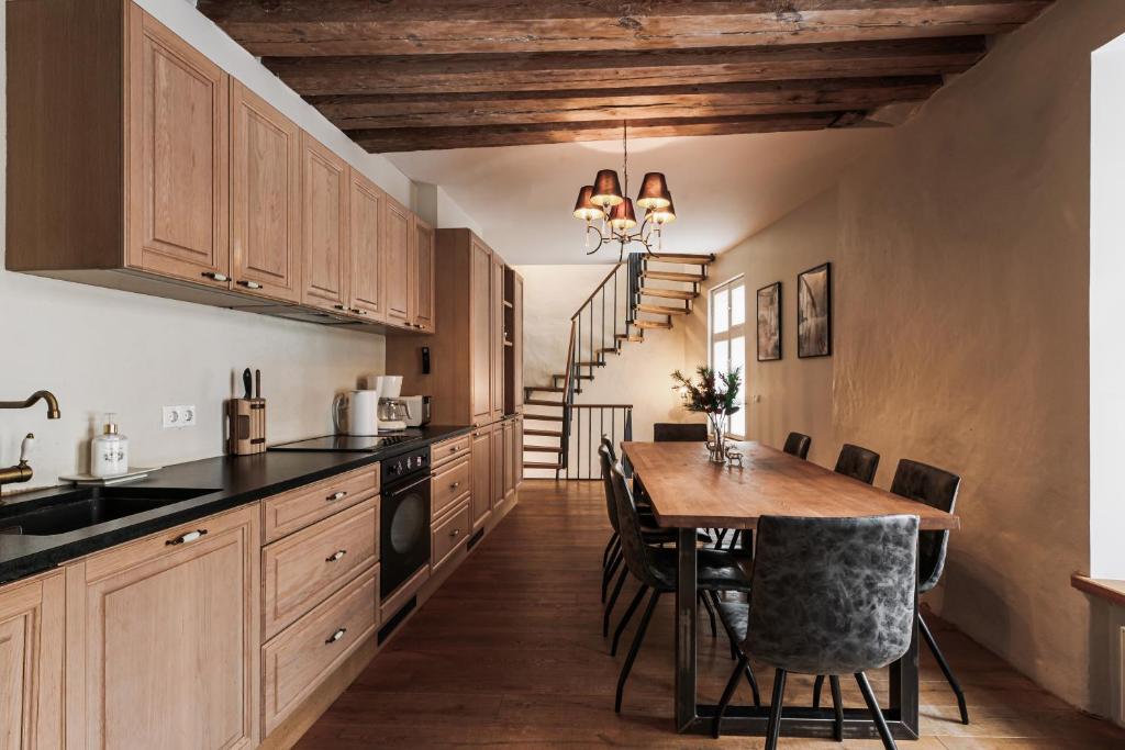 Kuchyň nebo kuchyňský kout v ubytování AirHome - Kuninga Apartment