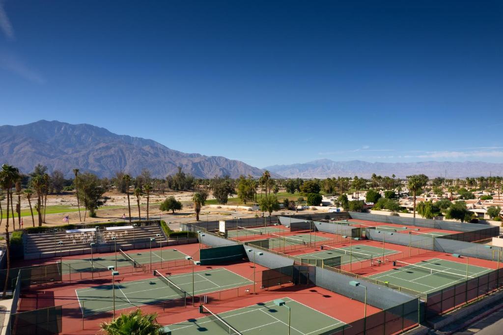 Tenis a/nebo squash v ubytování Hyatt Vacation Club at Desert Oasis nebo okolí