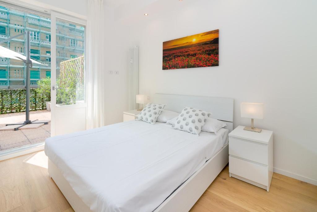 A bed or beds in a room at Bright Terrace in Milano