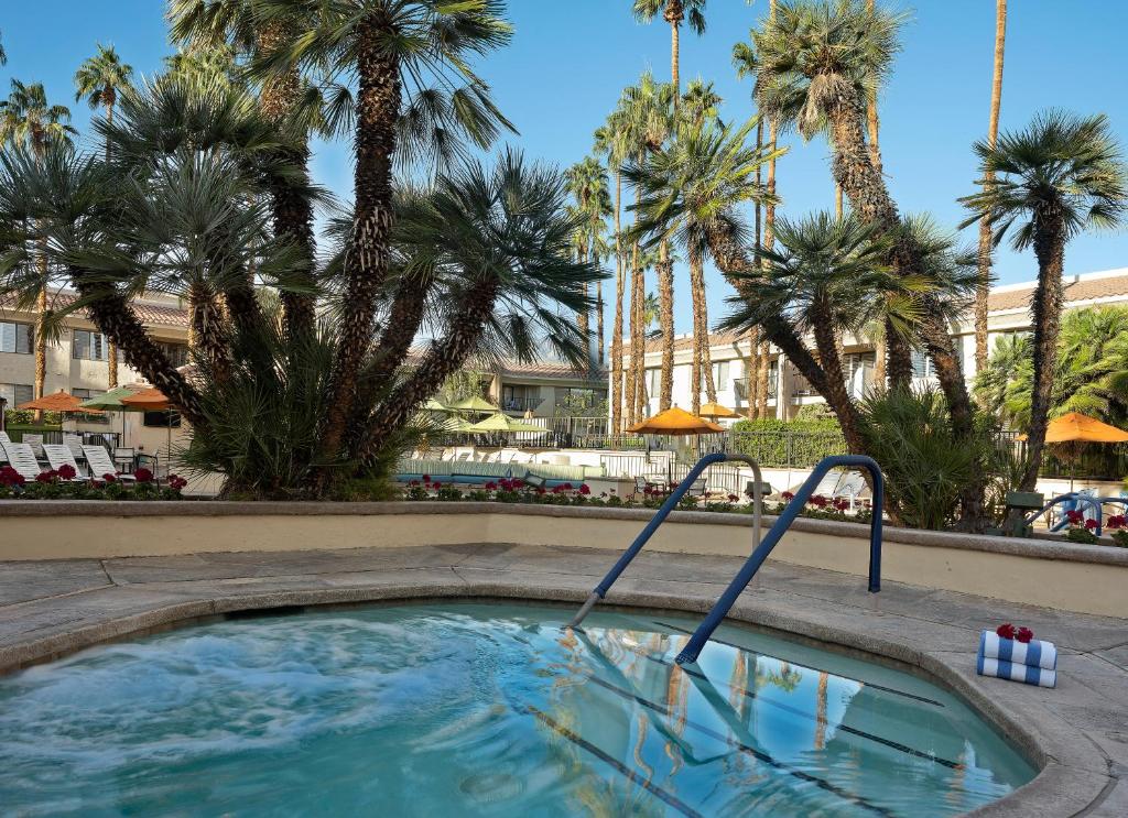 Bazén v ubytování Hyatt Vacation Club at Desert Oasis nebo v jeho okolí
