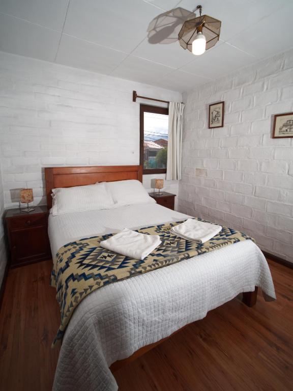 Postel nebo postele na pokoji v ubytování Apartamentos Otorongo Cuenca Ecuador