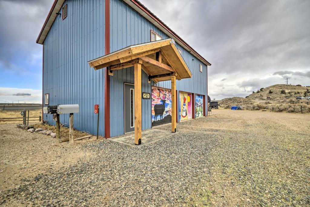 'Cedar Mountain Hideout' By Cody Night Rodeo! - Departamento