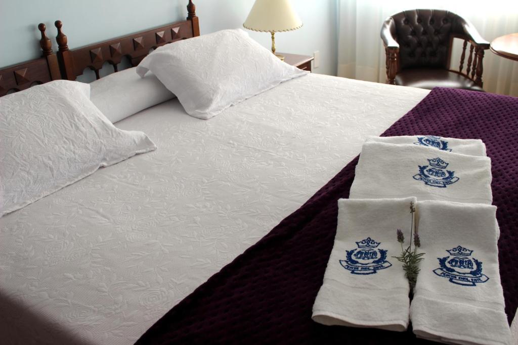 Postel nebo postele na pokoji v ubytování Hotel Alhambra