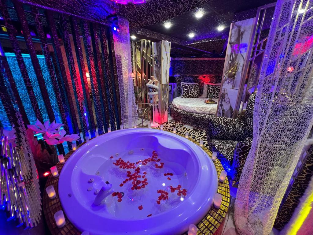 
King Suite with Spa Bath
