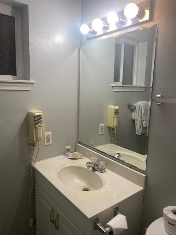 Ocean Shores Inn & Suites - One-Bedroom Suite With Two Queen Beds