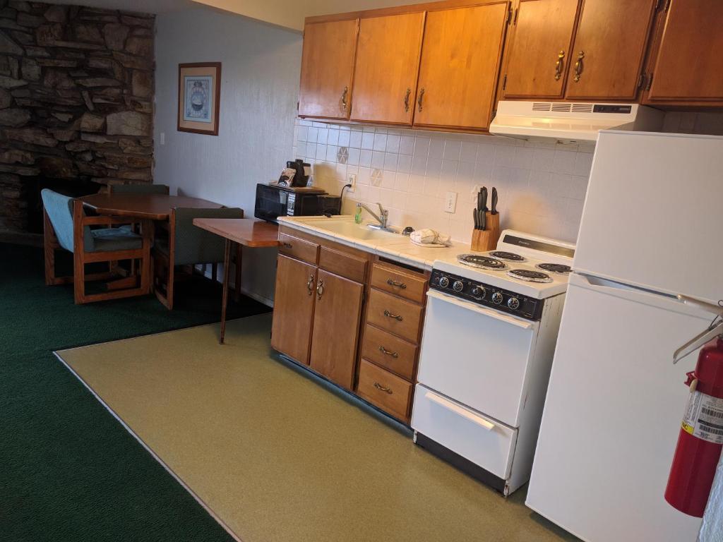 Ocean Shores Inn & Suites - One-Bedroom King Suite