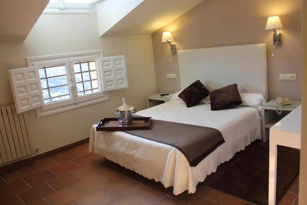 Hotel Leonor de Aquitania - Habitación Doble O Twin Con Vistas