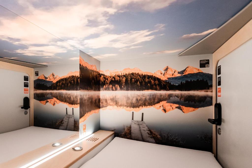 Capsule Hotel - Alpine Garden Zurich Airport, Februar 2022