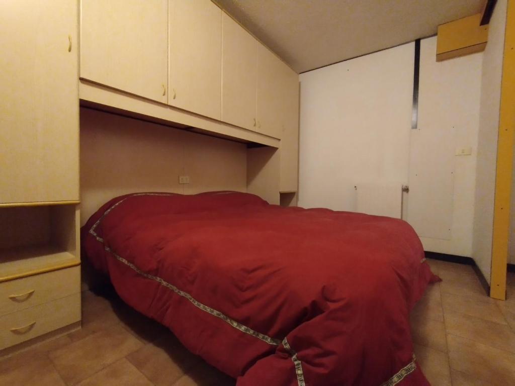 Łóżko lub łóżka w pokoju w obiekcie HIGH ALTITUDE Apartment