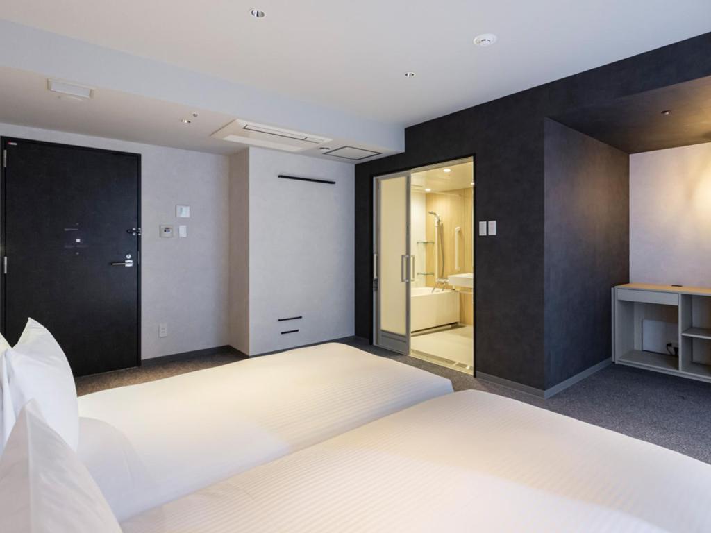 Postel nebo postele na pokoji v ubytování Akabane Holic Hotel