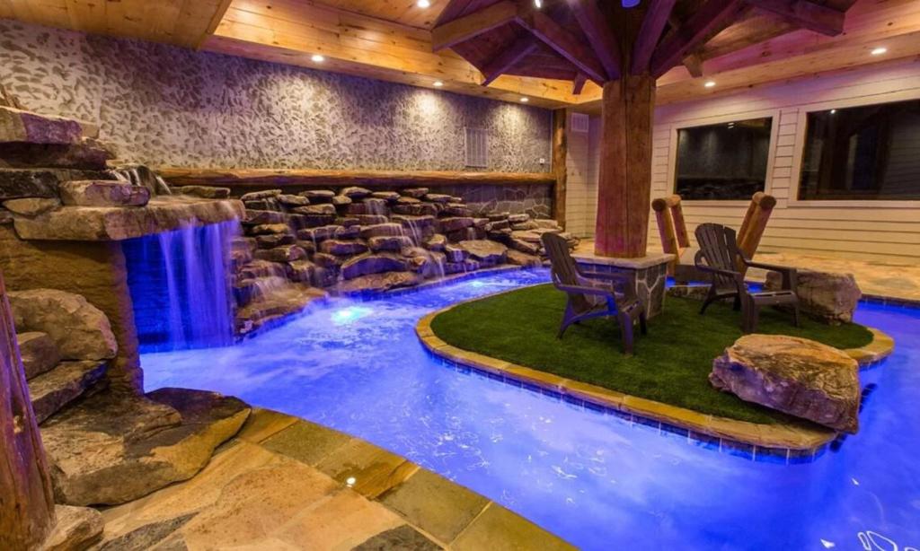 Secluded Mountain Lodge huge indoor pool fire pit Sleeps 24 Rated