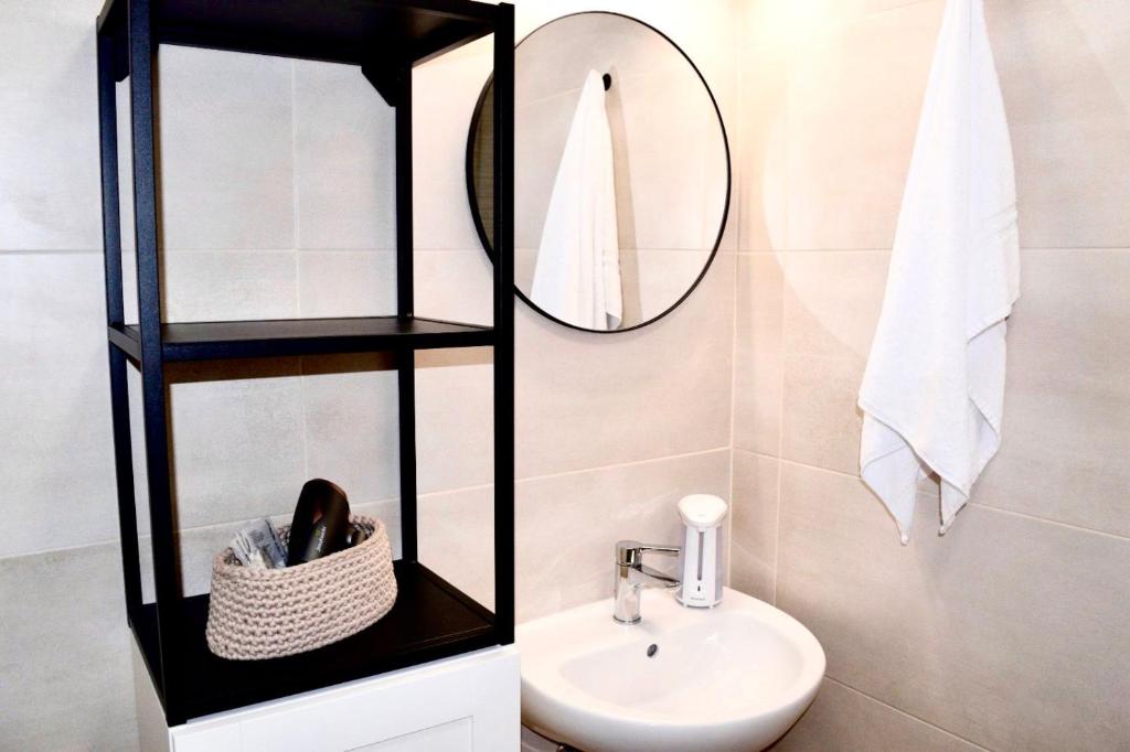 A bathroom at Guest House Dema Vatican Suites