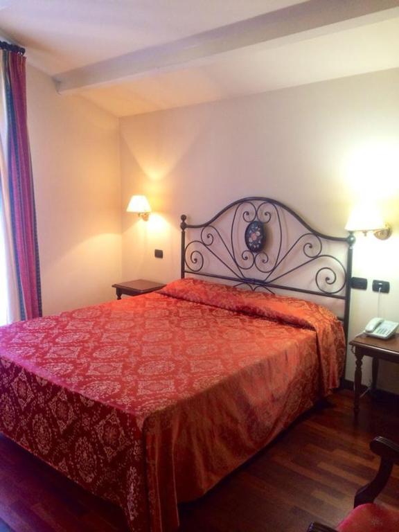 Postel nebo postele na pokoji v ubytování Villa Chiara Hotel