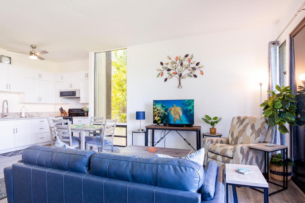 a living room with a blue couch and a kitchen at Waikoloa Villages E108 in Waikoloa Village