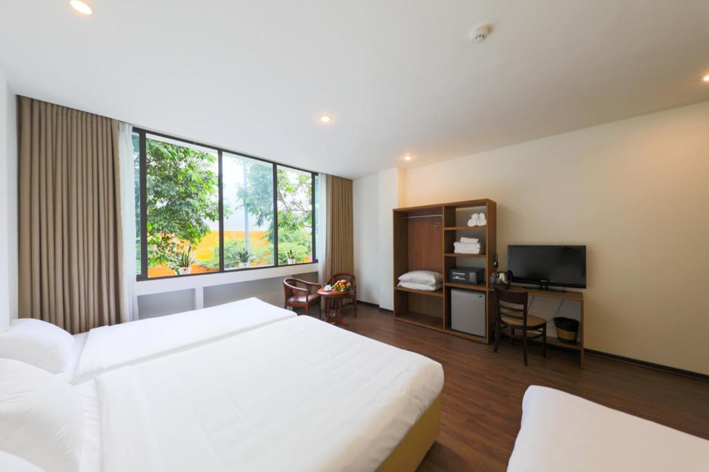 TV a/nebo společenská místnost v ubytování Vitalis Riverside Hotel