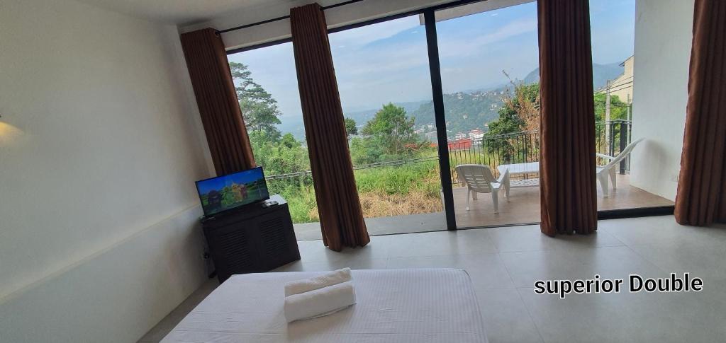 Nespecifikovaný výhled na hory nebo výhled na hory při pohledu z hotelu