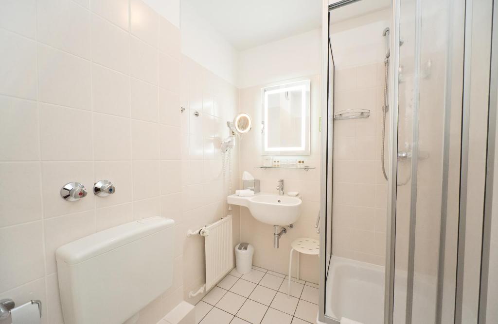 Koupelna v ubytování City-Hotel Am Wasserturm Halle