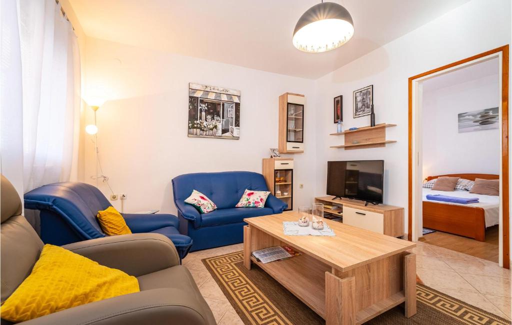 Telewizja i/lub zestaw kina domowego w obiekcie Amazing Apartment In Krusevo