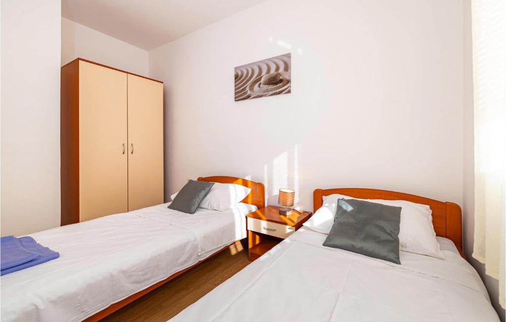 Łóżko lub łóżka w pokoju w obiekcie Amazing Apartment In Krusevo