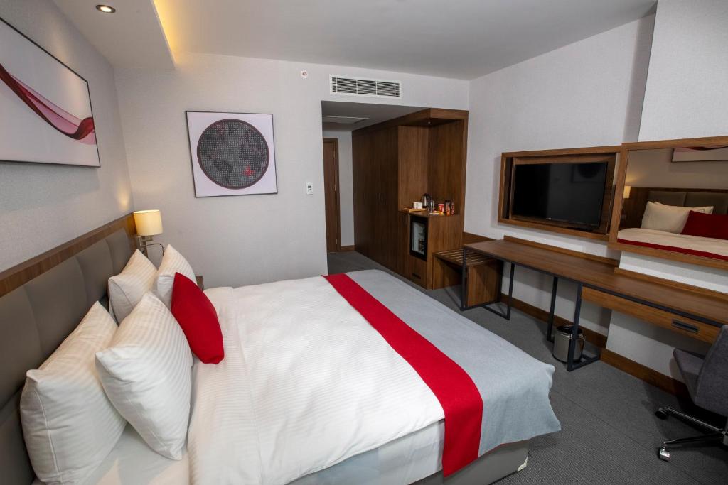Ramada by Wyndham Izmir Aliaga - Standard King Room With Sofa Bed