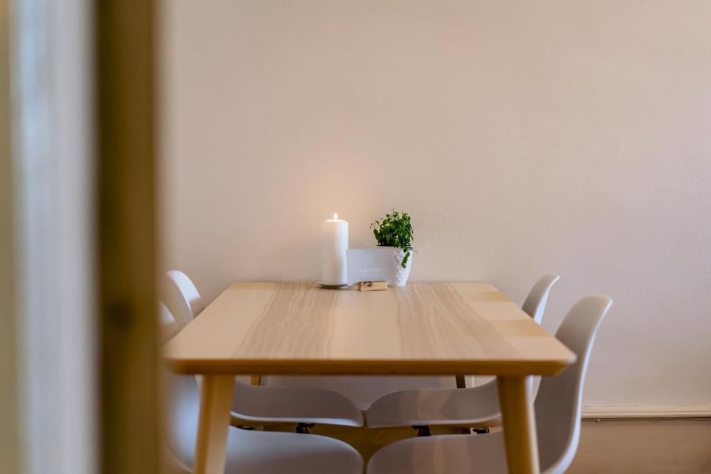 Fotografie z fotogalerie ubytování Eigene Wohnung im Stadtzentrum mit wunderschöner Dachterrasse v destinaci Biel