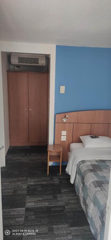 Postel nebo postele na pokoji v ubytování Kyriad Mulhouse Est - Lutterbach