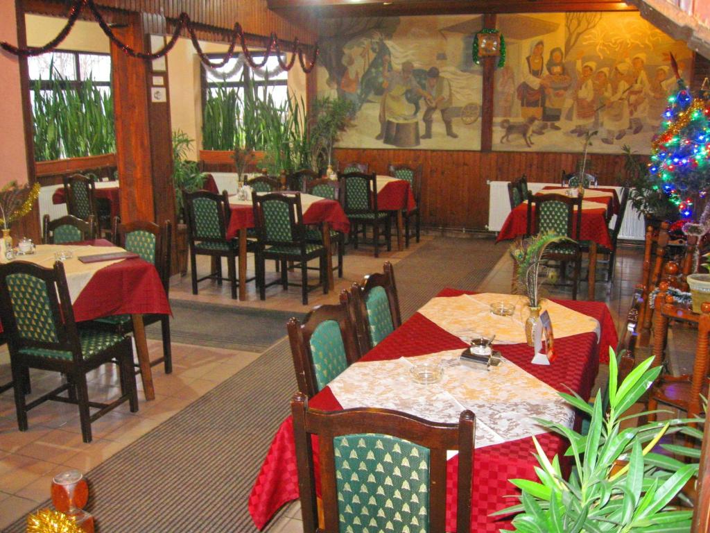 Restoran või mõni muu söögikoht majutusasutuses Amfora Rooms Caribrod