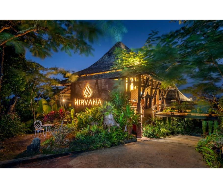 Zahrada ubytování Nirvana Beach Resort, Koh Lanta SHA Extra Plus