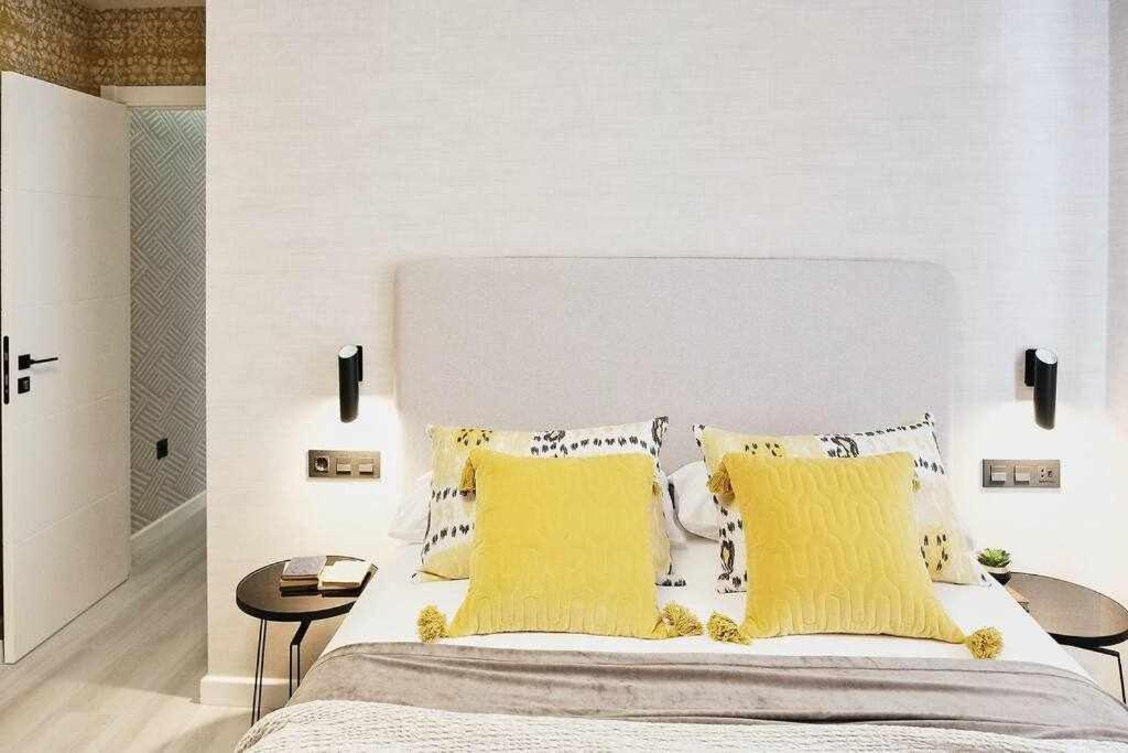 A bed or beds in a room at Apartamento alameda