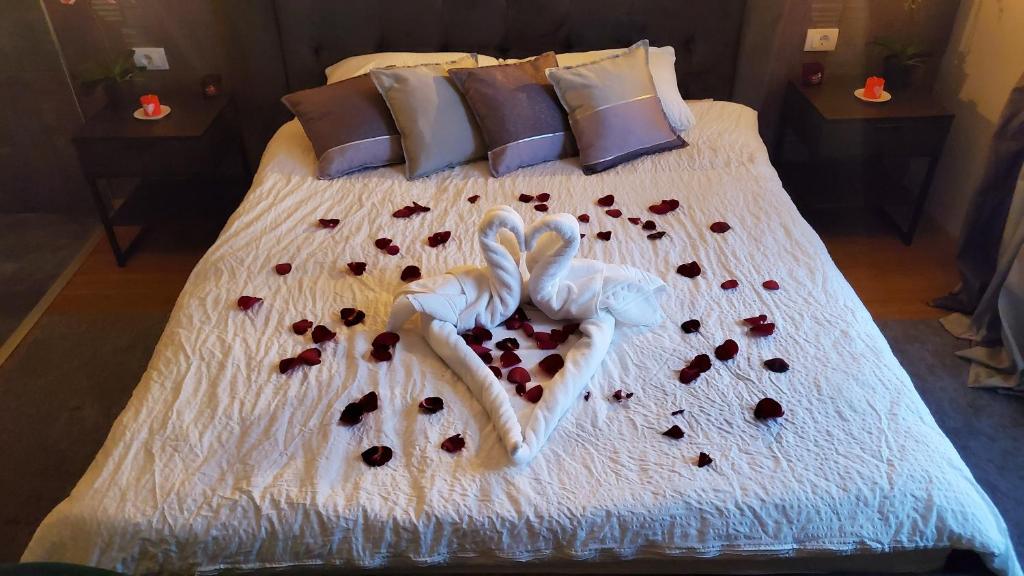 Letto o letti in una camera di Restoran Orijent 5