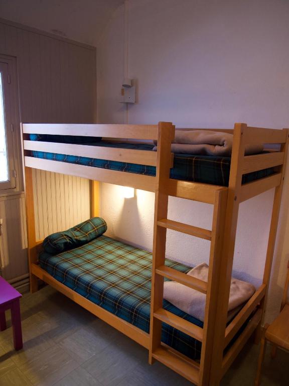 Ostal - Auberge de jeunesse Concarneau - Single Bed In Male Dormitory Room