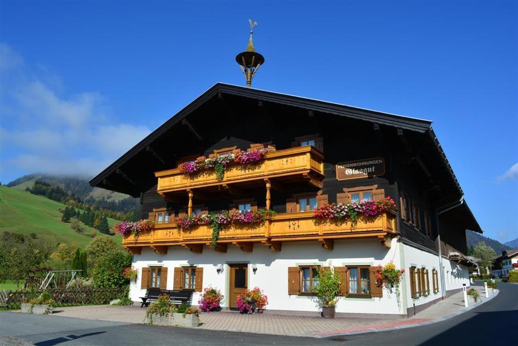 a building with flowers on the top of it at Das Glaagut - Familie Hain in Hochfilzen