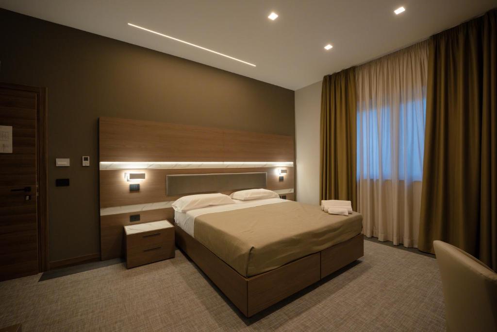 Postel nebo postele na pokoji v ubytování Building Hotel