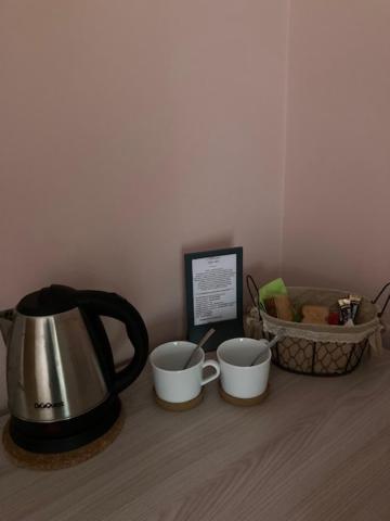 Příslušenství pro přípravu čaje a kávy v ubytování Adriatico Rooms