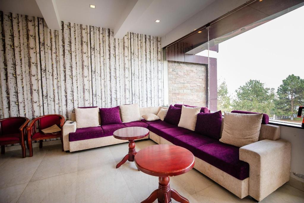 Posezení v ubytování Vista Suites Doddabetta Ooty By Bestinn Leisure