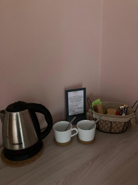 Příslušenství pro přípravu čaje a kávy v ubytování Adriatico Rooms