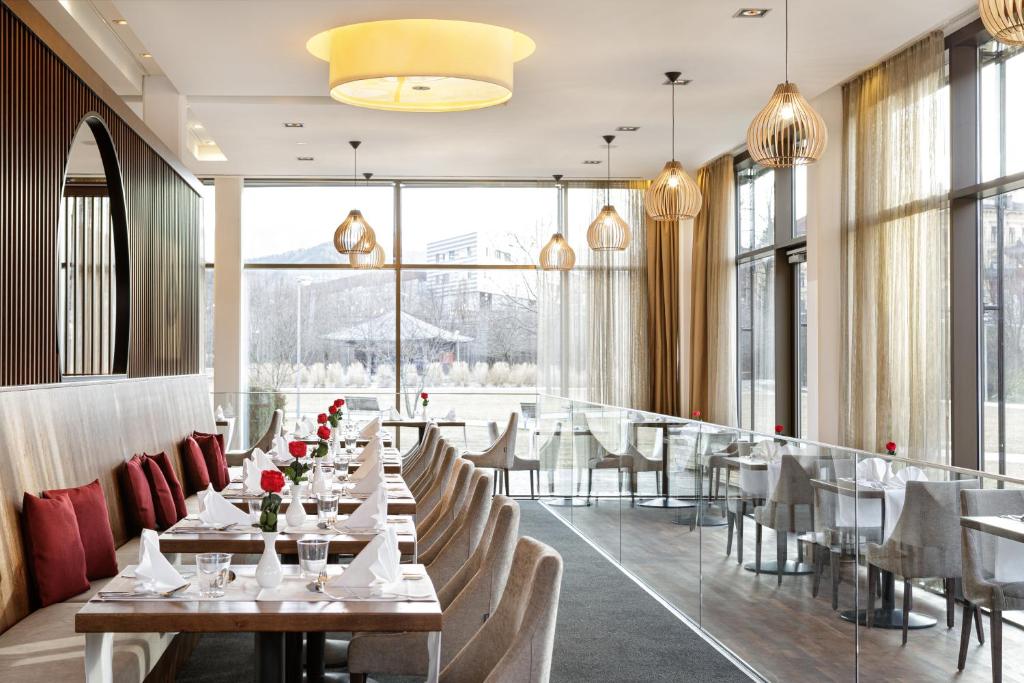 Restoran või mõni muu söögikoht majutusasutuses Asia Hotel & Spa Leoben