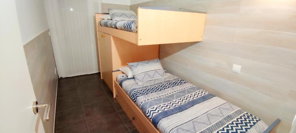 A bed or beds in a room at Apartament Marina