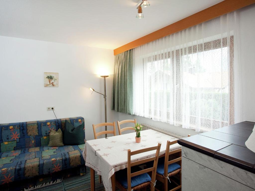 Posezení v ubytování Apartment in Ötztal near Ski Slopes