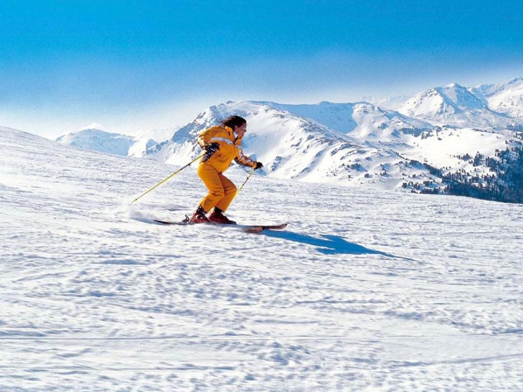 Lyžovanie pri horskej chate alebo v okolí