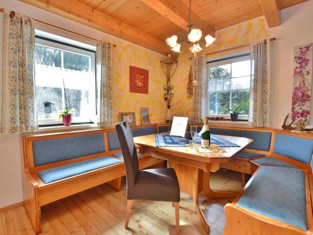 Posedenie v ubytovaní Chalet in Styria with infrared sauna