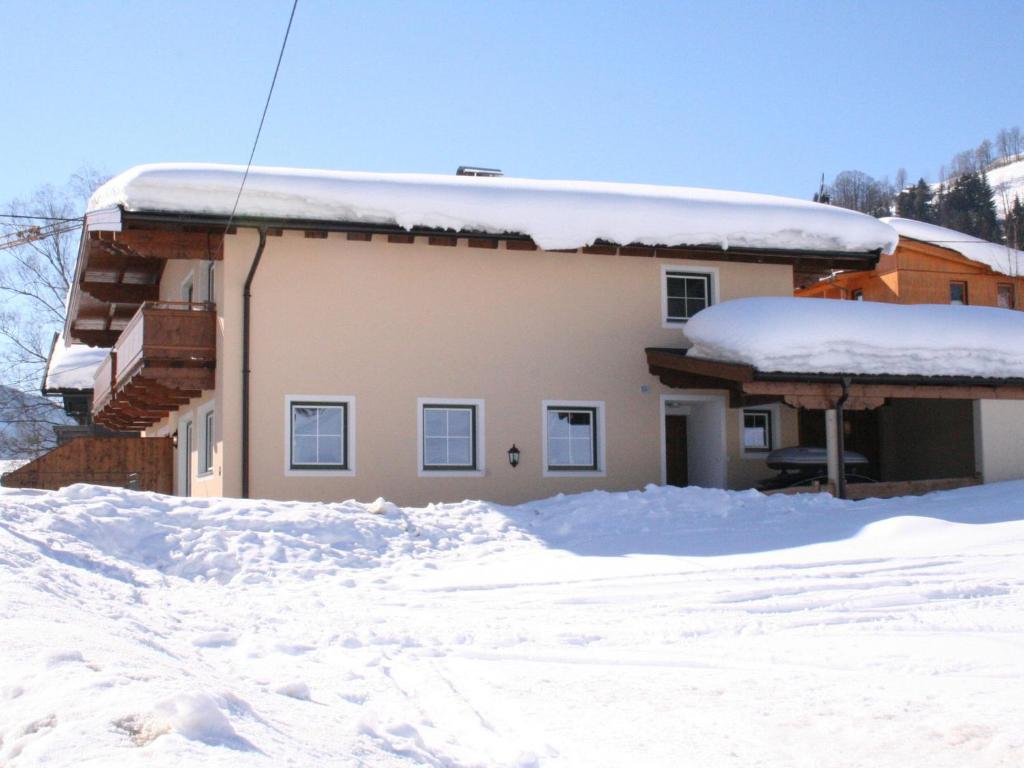 Luxurious holiday home with terrace in Tyrol during the winter